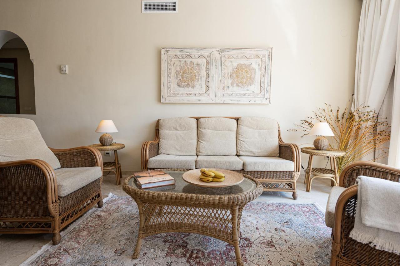 Costalita Beach Apartment 埃斯特波纳 外观 照片